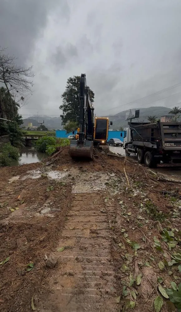 Secretaria de Obras inicia intervenção para prevenir alagamentos na região da Rua 102-C